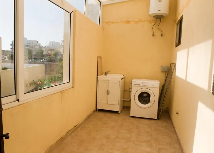 Apartament Modern 3br With Balcony - Close To Limestone Heritage Park Siggiewi