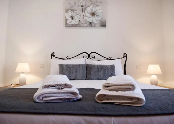 Modern 3br With Balcony - Close To Limestone Heritage Park *