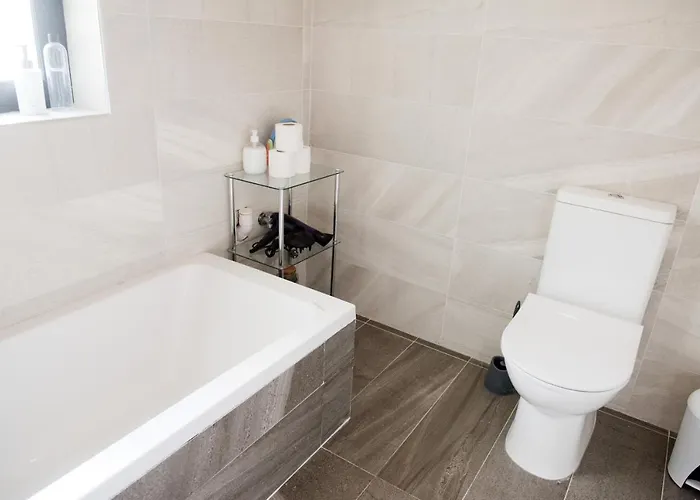 Modern 3br With Balcony - Close To Limestone Heritage Park Apartament