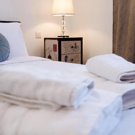 Modern 3br With Balcony - Close To Limestone Heritage Park アパート *