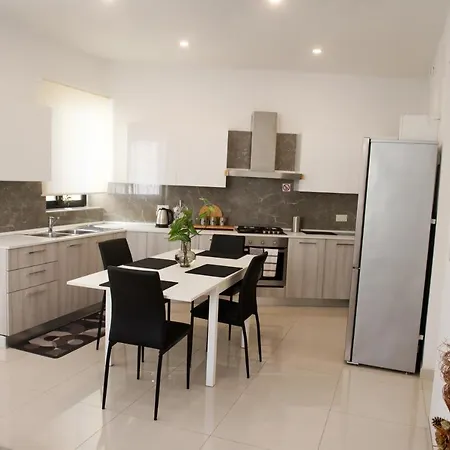 Modern 3br With Balcony - Close To Limestone Heritage Park Siggiewi