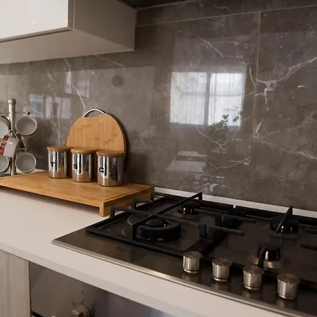 Modern 3br With Balcony - Close To Limestone Heritage Park アパート