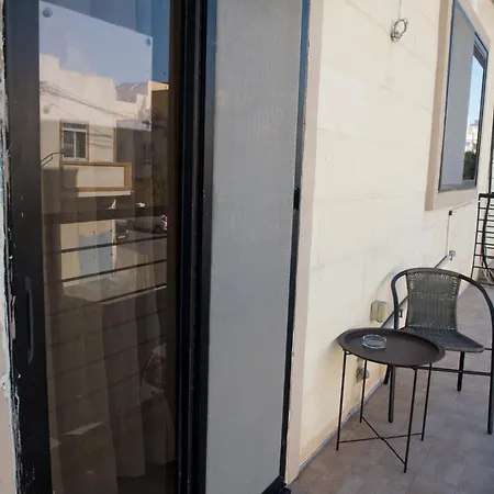 Modern 3br With Balcony - Close To Limestone Heritage Park Apartamento