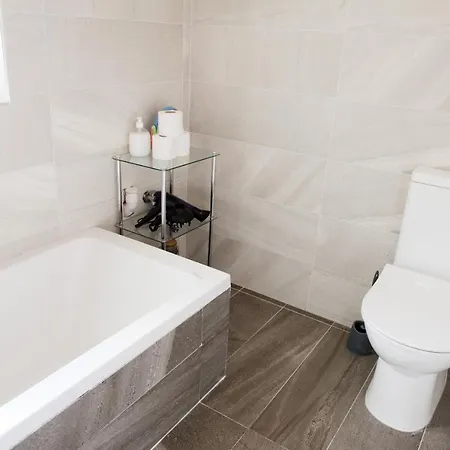 Modern 3br With Balcony - Close To Limestone Heritage Park Appartamento