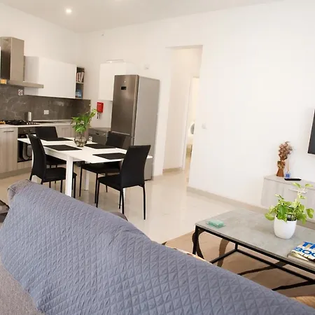 Modern 3br With Balcony - Close To Limestone Heritage Park Siggiewi