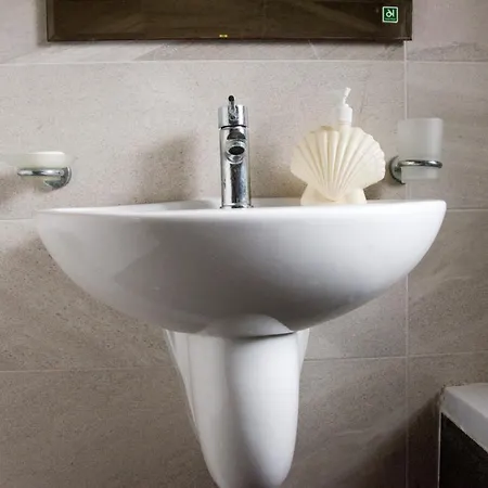 Modern 3br With Balcony - Close To Limestone Heritage Park