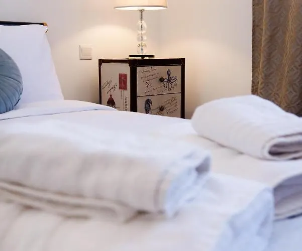 Modern 3br With Balcony - Close To Limestone Heritage Park Appartement *