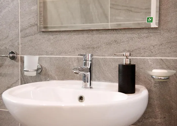 Modern 3br With Balcony - Close To Limestone Heritage Park