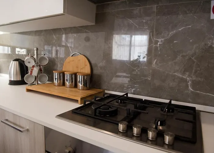 Modern 3br With Balcony - Close To Limestone Heritage Park Appartement