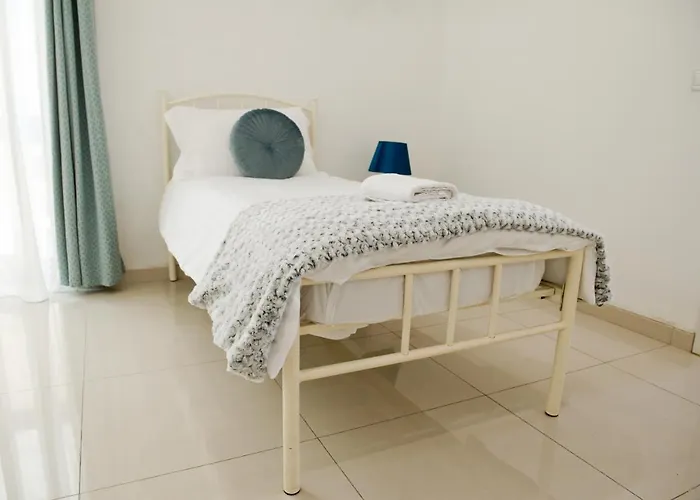 Modern 3br With Balcony - Close To Limestone Heritage Park شقة