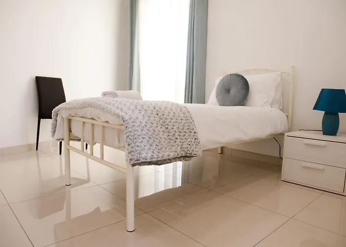 Modern 3br With Balcony - Close To Limestone Heritage Park Appartement *