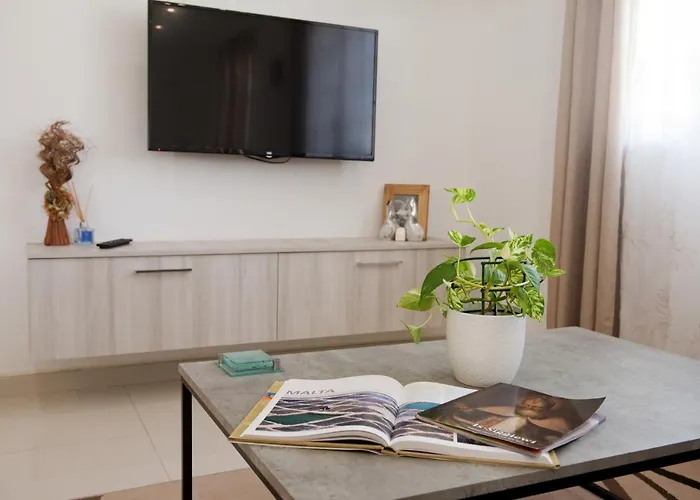 Modern 3br With Balcony - Close To Limestone Heritage Park *