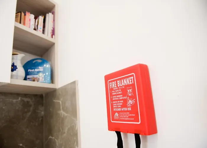 Modern 3br With Balcony - Close To Limestone Heritage Park شقة *