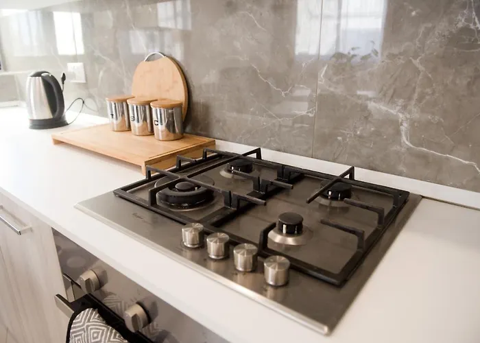 شقة Modern 3br With Balcony - Close To Limestone Heritage Park *