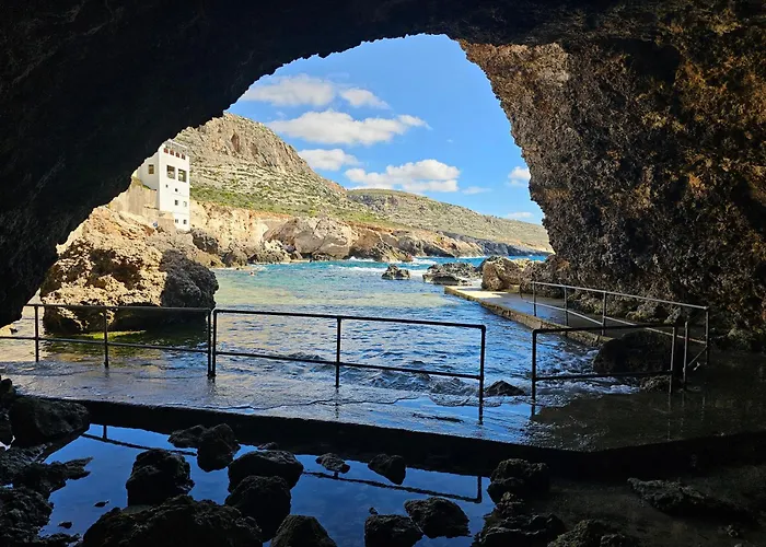 Modern 3br With Balcony - Close To Limestone Heritage Park *